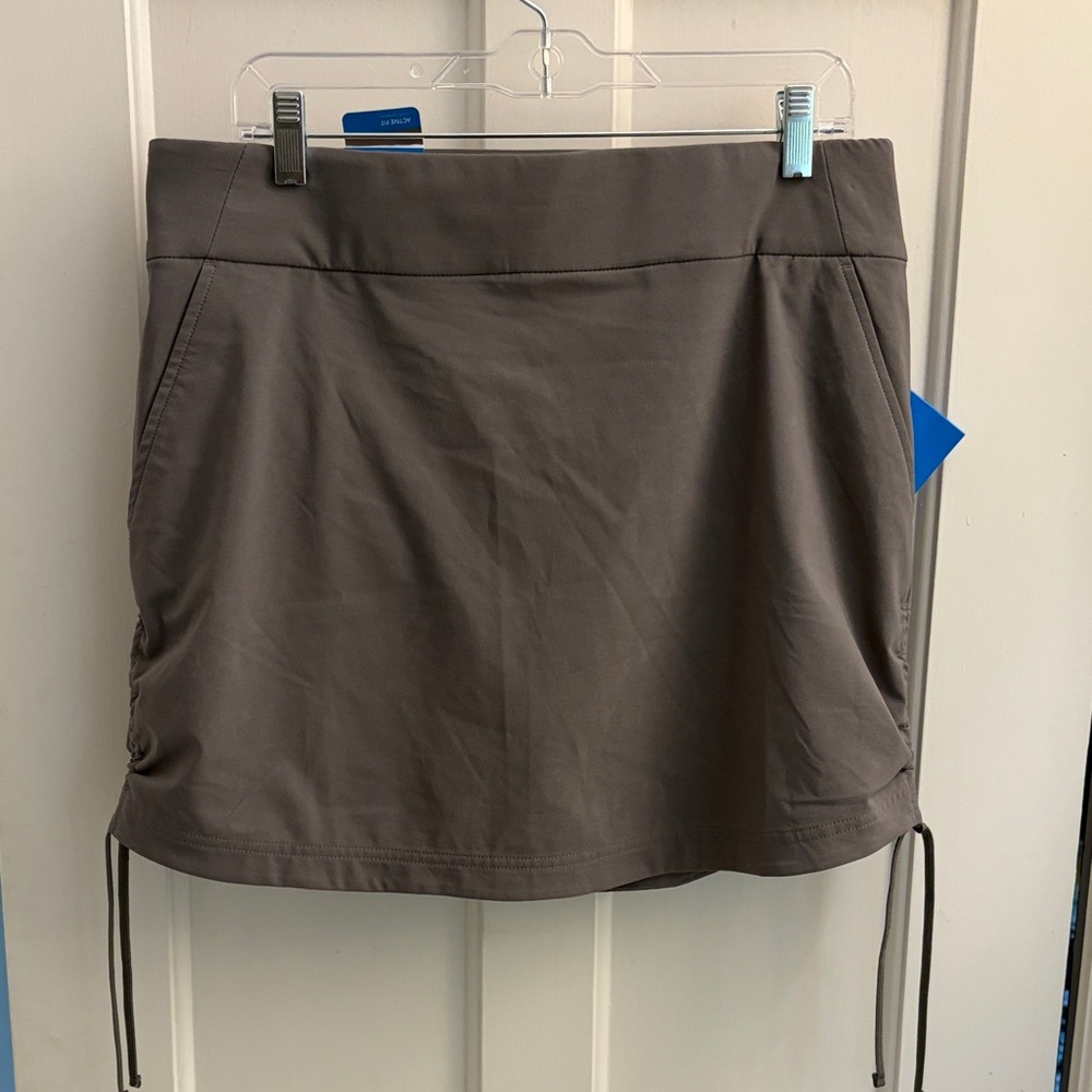 NWT Columbia All Seasons Ruched Skort in City Grey